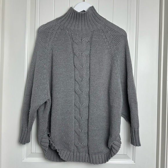 Boutique Cozy grey cable knit turtleneck size small - Picture 2 of 6